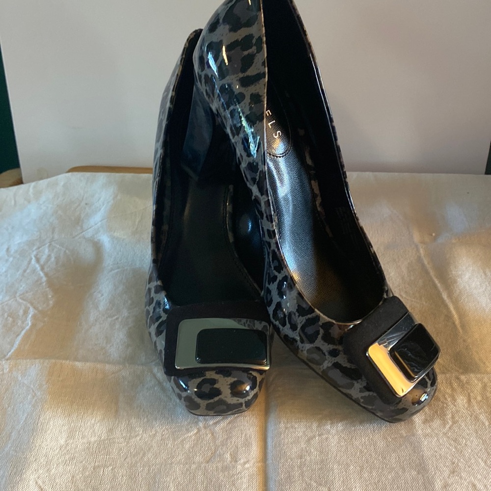 Like new leather like  material heels leopard